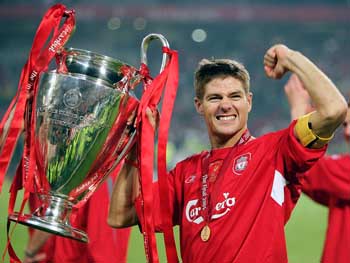 Steven Gerrard med Champions League trofeet