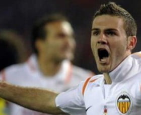 Liverpool intensiverer jakten på Juan Mata fra Valencia Liverpool intensiverer jakten på Juan Mata fra Valencia