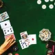 Hvordan finne de beste casino sidene online? Nordmenn spiller casino som aldri før, og det er derfor stor konkurranse mellom de forskjellige online casino sidene. Det kan derfor være litt av en tilbudsjungel å kjempe seg igjennom. Her kan du får gode råd til hvordan du finner de beste casino sidene online. Overvei dine egne ønsker og behov Før du kaster pengene dine inn på den første og beste casino siden som du kommer over, så kan det være en god ide at du overveier presis hva du er ute etter. De fleste spillere har et eller annet yndlingsspill, eller en form for spill kategori, som de ønsker å spille. Du skal derfor nærlese hvilke spill, som den aktuelle siden kan tilby, før du oppretter en spillekonto. Du skal også se på brukervennligheten på siden, det bør være en side som er oversiktlig, og som du uten problemer kan finne rundt på. Det skal selvfølgelig også være mulig med betalingsløsninger, som passer for deg. Det finnes et stort utvalg av casino på nett, men det kan med fordel være en god ide at du velger en norskspråklig side. Et norsk casino vil oftest ha betalingsløsninger som passer til norske spillere, samt at de kan tilby kundeservice på norsk. Spesielt for deg som ikke er helt stødig i engelsk, så er et norsk casino den beste løsningen. Som alltid, når du skal orientere deg på nettet, så er det en god ide å lese anmeldelser, og vurderinger fra andre spillere i jakten på de beste casino sider online. Og, husk at det er ingen regler mot at du oppretter en spillekonto på flere forskjellige sider. Et godt nett casino er brukervennlig og sikkert De beste online casino har fokus på brukervennlighet, og sikkerhet. Du skal derfor se på om et casino har spillerlisens, før du oppretter en spillekonto. Det viktigste av alt, er kanskje likevel om utvalget av spill, passer til de ønsker som du har. Et godt nett casino bør helt klart ha et stort utvalg av spillautomater. De skal helst ha en god blanding av klassiske spilleautomater, og nye innovative spilleautomater, som kommer med det siste nye innenfor grafikk og design. De fleste casino entusiaster har en forkjærlighet for de klassiske casino spill, som poker, blackjack og roulette, og dette skal det selvfølgelig være muligheter for å spille, også online. Noen online casino har også tatt til seg de mulighetene som finnes i streaming, og kan derfor tilby et spill blackjack med en ekte live dealer. Dette er med til å skape en helt autentisk casino opplevelse hjemme i stuen, og er med til å skape nye spennende spilleopplevelser. Du kan også se på muligheten for å være med på live poker turneringer online, hvor du spiller sammen med andre spilleglade mennesker fra hele verden. Hvis du er helt ny spiller, så kan du være heldig å få fingrene i flere gode velkomstpakker. Det kan være gratis spill og bonuser som du kan bruke for å komme godt i gang. Dette kan også brukes til å prøve lykken på noen forskjellige online casino, uten at du bruker dine egne penger. På denne måten kan du få en ide av hvilket casino som er det beste for deg.